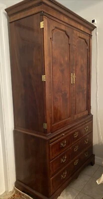 Armario burlado con bandas georgianas Henredon Aston Court Collection Foto 1 de 4