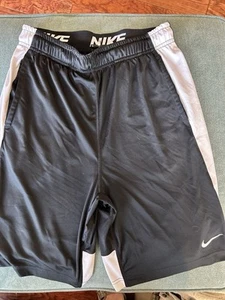 Boys Nike Dri-fit Black And White Sportswear Shorts Size XL - Picture 1 of 7
