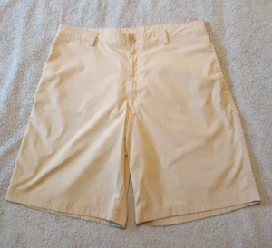 Herren CHAMPION Beige Microfaser Freizeitkleidung Golfshorts Gr. 34 NEUWERTIG - Bild 1 von 5