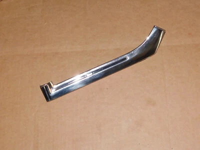 Ford Fairlane Victoria 1955 (?) Moldura de ventana trasera - NOS Foto 1 de 4