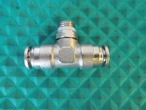 LOT OF 6 NEW Numatics F-INWB 114-308-021 3/8"x1/4" Tee Tube Fittings - Picture 1 of 2