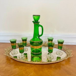 Vintage italienische grüne Glaskaraffe & 6 Cordial Gläser mit Goldbändern - Bild 1 von 8