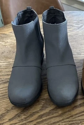 NIÑAS Botas Sorel Talla 5, Usadas en Excelente Condición. Botín gris brillante Foto 1 de 4