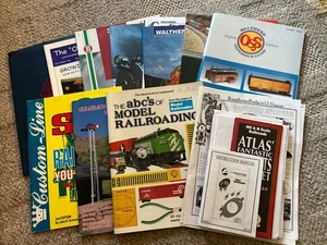 Lot Of 10+ Model Railroad Train Books Catalogs Pamphlets Atlas Walthers Kato LGB - Foto 1 di 16
