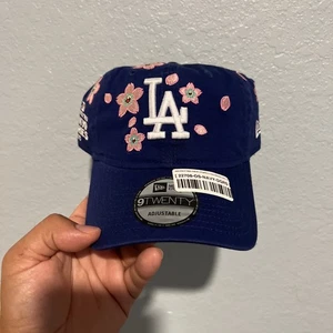 Cappello Takashi Murakami Tokyo Series 2025 New Era 9Twenty Dodgers Strapback - Foto 1 di 5