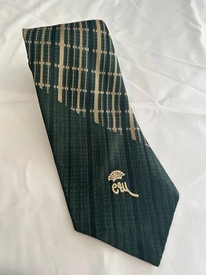 Corbata Condesa Mara para Hombre, Verde y Dorado, 56.5" Largo, 3 3/4" Ancho Foto 1 de 4