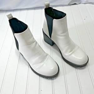 DIRTY LAUNDRY Lita WHITE Faux Leather LUG SOLE Pull-On CHELSEA BOOTIES sz 7.5 - Picture 1 of 7