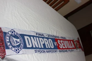 BUFANDA FUTBOL DE  FINAL UEFA EUROPA LEAGUE 2015 ENTRE DNIPRO Y SEVILLA .F.C - Bild 1 von 5