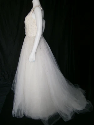 Anne Barge Wedding Dress Tulle Ball Gown 10 Beaded V Neck - Image 1 of 4