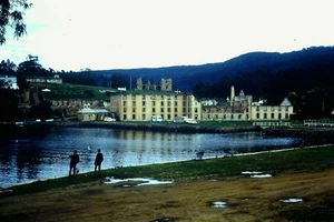 VINTAGE 1969 TASMANIA-PORT ARTHUR FAMILY HOLIDAY 35MM COLOUR SLIDES X 12(B) - Picture 1 of 12