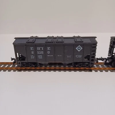 (3) HO Scale Train Car - ERIE 21100 CEMENT COVERED HOPPER -  Black - Image 1 of 4