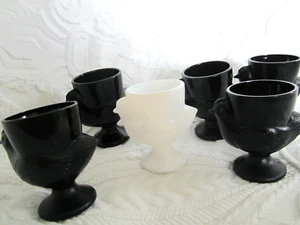 6 X vintage French pressed Black/White Glass Chicken Hen Eggcups - Picture 1 of 4