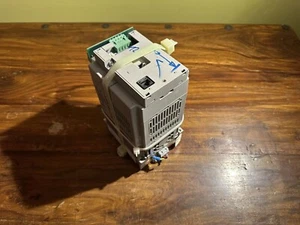 Hitachi SJ200-015NFE2 variador de frecuencia 1,5KW - Imagen 1 de 5