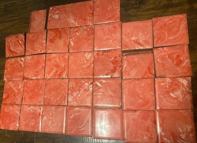 Azulejos de pared de plástico vintage rosa intenso, rosa oscuro y mármol blanco vintage Foto 1 de 4