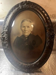 ANTIQUE 1870 CONVEX GLASS FRAME PHOTO GREAT GRANDMA VERY ORNATE TIGER WOOD - Picture 1 of 7