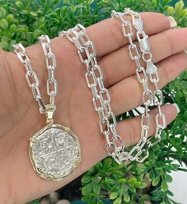 COLGANTE MONEDA PLATA MACIZA NUESTRA SEÑORA DE ATOCHA EN BISEL ORO MACIZO 14KT Foto 1 de 3