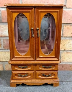 Music box portagioie vintage in legno 2 cassetti armadio ante vetro floreale inciso - Foto 1 di 12