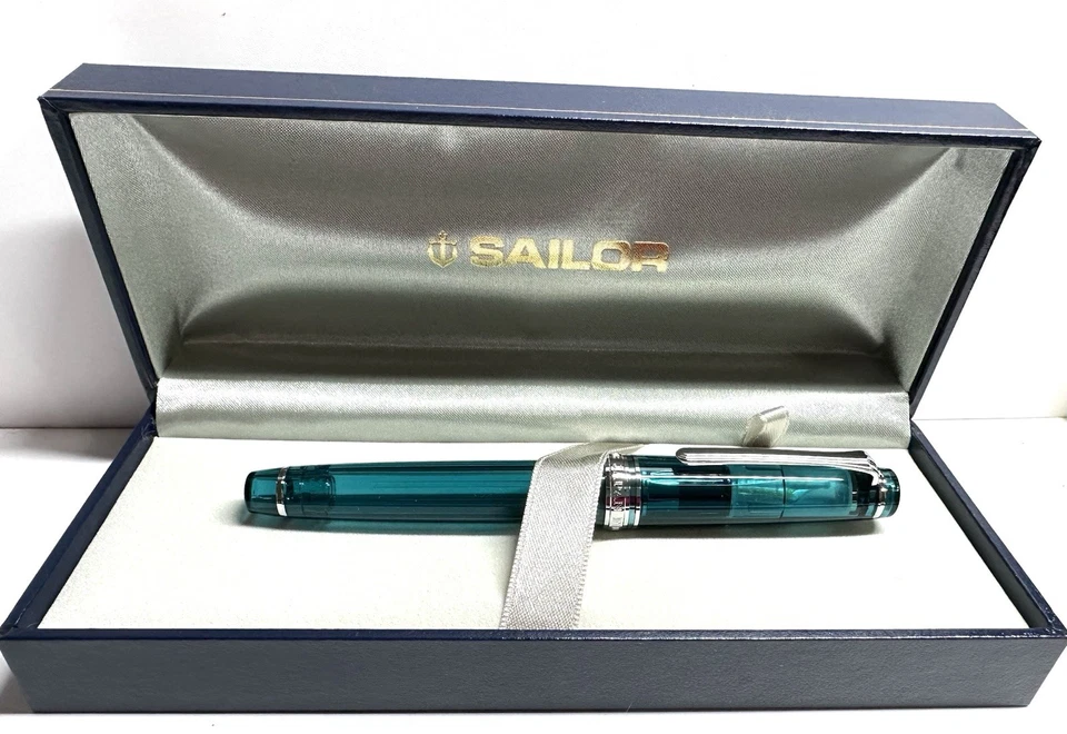 Sailor Pro Gear Slim Fountain Pen in Lucky Charm Green 14kt Gold Music Nib - Image 1 of 4