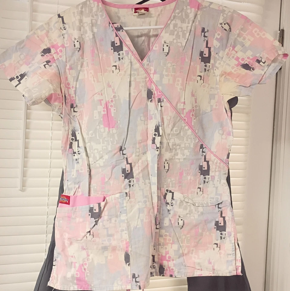 Pantalones Dickies Scrub St Talla S Rosa Claro 2 Bolsillos Delanteros Camisa Multicolor 3 Bolsillos Foto 1 de 4