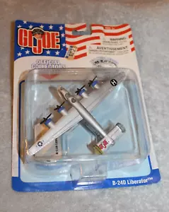 2001 GI JOE B-24D LIBERATOR Druckguss Metall Serie 1 Flugzeug mit Hundemarken NEU - Bild 1 von 3