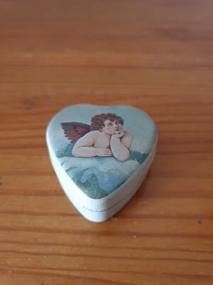 Pilulier ancien en tôle décor angelot 2x5x4 cm - Photo 1/4