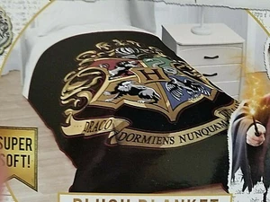 Harry Potter Haus von Hogwarts Wappen Logo Plüsch Überwurf Decke 60”x 90” weich NEU - Bild 1 von 3