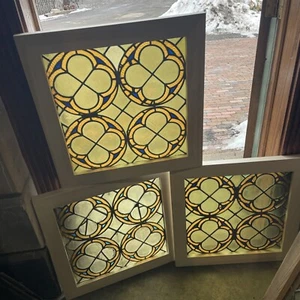 SG4889 Drei verfügbare Preise je antike Stainglas Fenster 23,5 x 24 - Bild 1 von 9