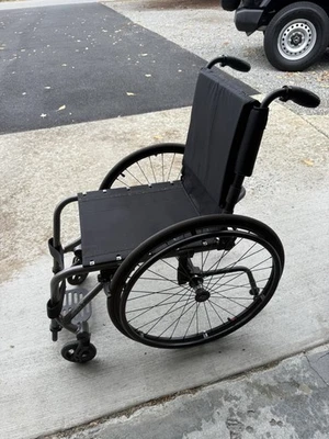 Marco para silla de ruedas Tilite Aero T 16W x 17L de barras de marco Foto 1 de 4