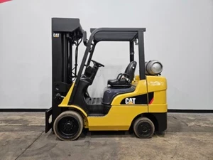 2018 CATERPILLAR 2C6000 6,000LB 4 STAGE CUSHION LPG FORKLIFT STK 15337 - Picture 1 of 14