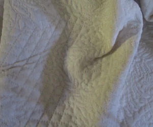 Beautiful 1 yard Vintage white quilted upholstery fabric - Picture 1 of 2