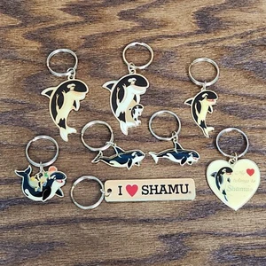 Vintage 1989 Original Sea World Shamu Orca Schlüsselanhänger Menge 8 Metall Schlüsselring Set - Bild 1 von 14