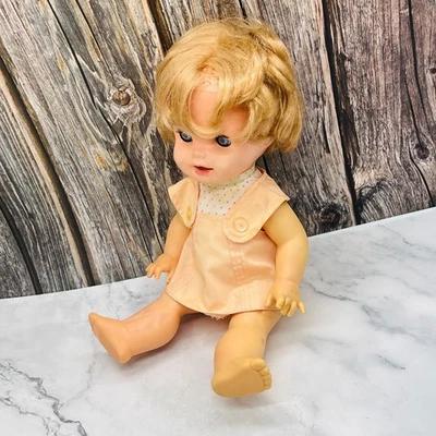 Muñeca Mattel Saucy Expressions 1972 15" - ¡Funciona! - Vestido original Foto 1 de 4