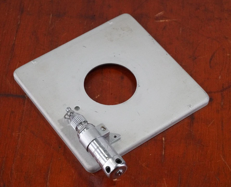 GRAFLEX LENS BOARD FOR 4X5 PACEMAKER GRAPHIC, 35MM HOLE/225689 - Image 1 of 1