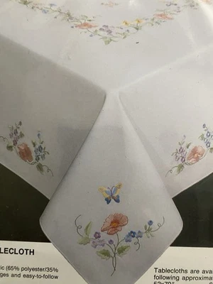 Kit bordado estampado Bucilla elegante mantel floral 60 x 90 Foto 1 de 4