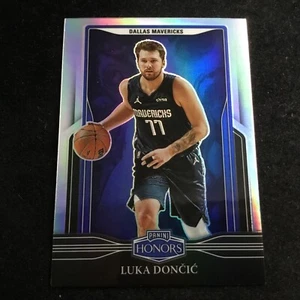 2021-22 Panini Chronicles Honors Silver #686 Luka Doncic Dallas Mavericks - Imagen 1 de 2