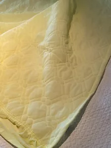 VINTAGE LEMON YELLOW QUILTED RUFFLED BEDSPREAD 56" W X 72" L + 18" LONG RUFFLE - Picture 1 of 15