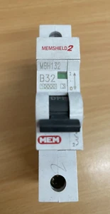 MEM 2 B32 Tipo 1 Polo Único MCB WBH132 - Imagen 1 de 2