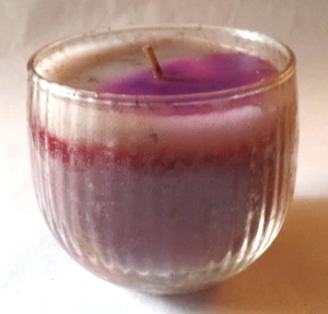 Vela de cera multicolor en tarro de vidrio redondo translúcido (L) - Imagen 1 de 5