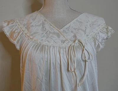 Maxi camisón blanco vintage Vanity Fair para mujer talla pequeña hecho en EE. UU. vestido largo Foto 1 de 4