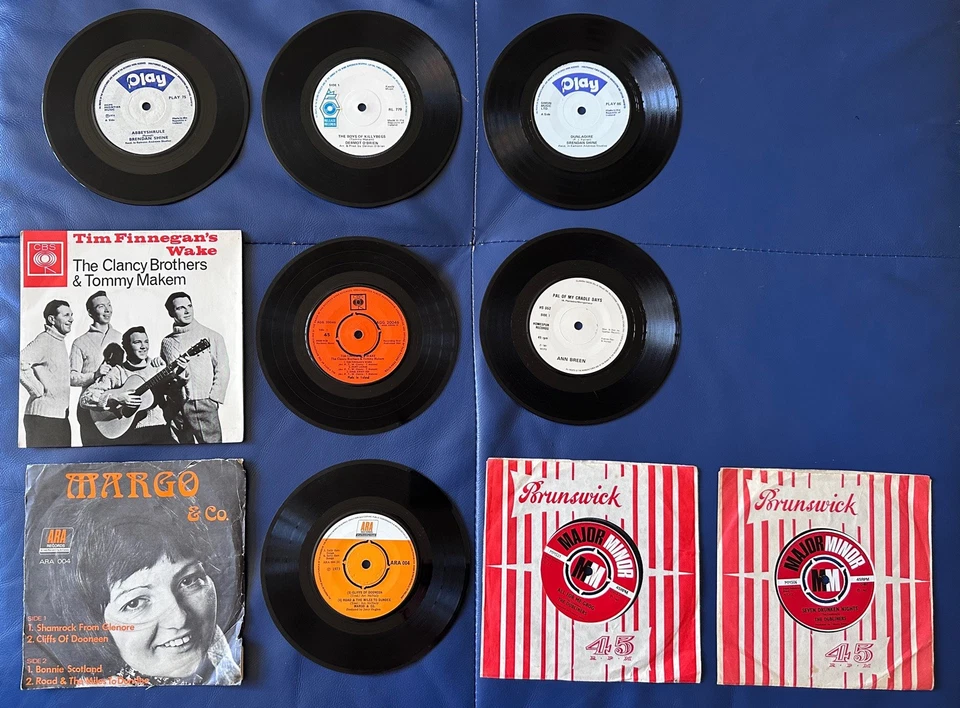 THE CLANCY BROTHERS ANN BREEN BRENDAN SHINE DUBLINERS MARGO & CO DERMOT O’BRIEN  Foto 1 de 4