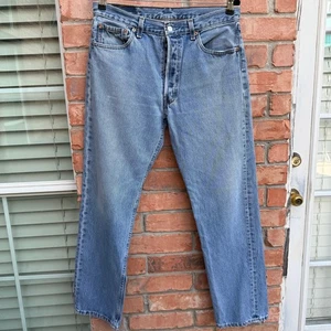 Vintage 90s Levis 501 Button Fly Blue Denim Made in USA Jeans Actual 32x30 - Picture 1 of 7
