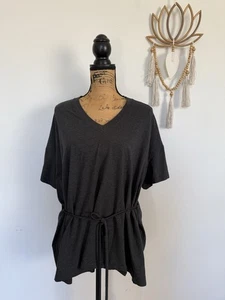Lululemon lockere Passform dunkelgrau Kurzarm V-Ausschnitt T-Shirt mit verstellbarer Krawatte Gr. 6 - Bild 1 von 7