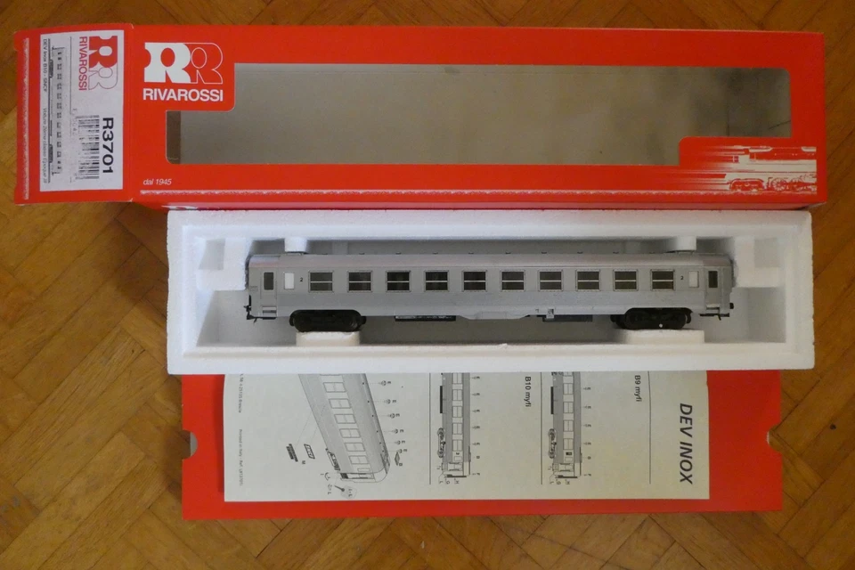 voiture voyageurs DEV Inox longue 2ème classe SNCF Rivarossi HO ref 3701 - Photo 1/4
