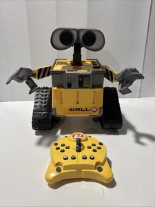 Disney Pixar 10" Wall-E Thinkway Telecomando RC Giocattolo Comando a U e Telecomando - Foto 1 di 10