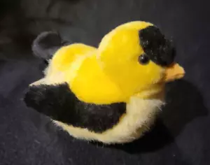 K&M WILD REPUBLIC SINGING PLUSH GOLD FINCH - Picture 1 of 1