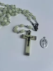 Vintage Rosenkranz Perlenkette Kruzifix Kreuz Italien Kinder Halskette hellgrün - Bild 1 von 9