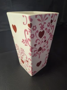 7.5” HEART FLORAL DESIGN VASE by Pro Flowers P09 - Picture 1 of 11