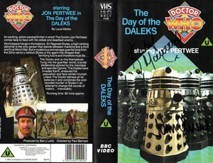 Doctor Who: Day of the Daleks VHS Cover Signed by KATY MANNING & JOHN LEVENE - Imagen 1 de 1