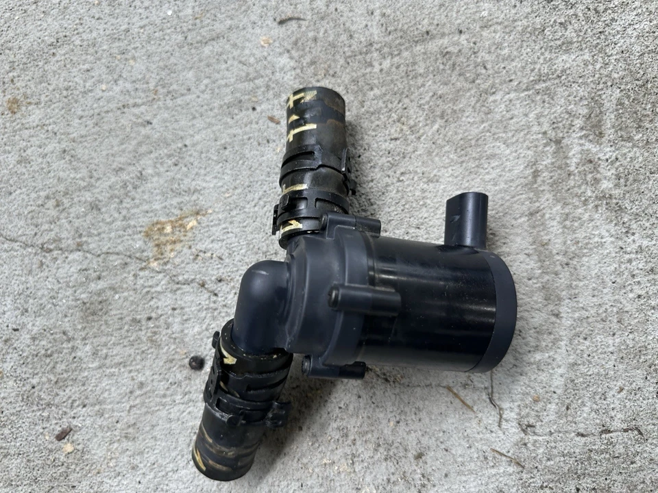 2010-2016 PORSCHE PANAMERA OEM 4.8L AWD TURBO AUXILIARY COOLANT PUMP 7LO965561L - Image 1 of 3