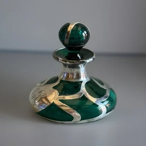Antigua botella de perfume Art Nouveau de vidrio verde y plata de ley con tapón C1900 - Imagen 1 de 11